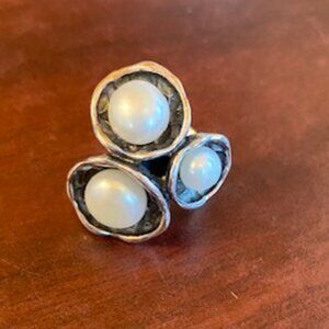 Sterling Silver ring and beautiful pearls, made in Thailand, size 7, modernist